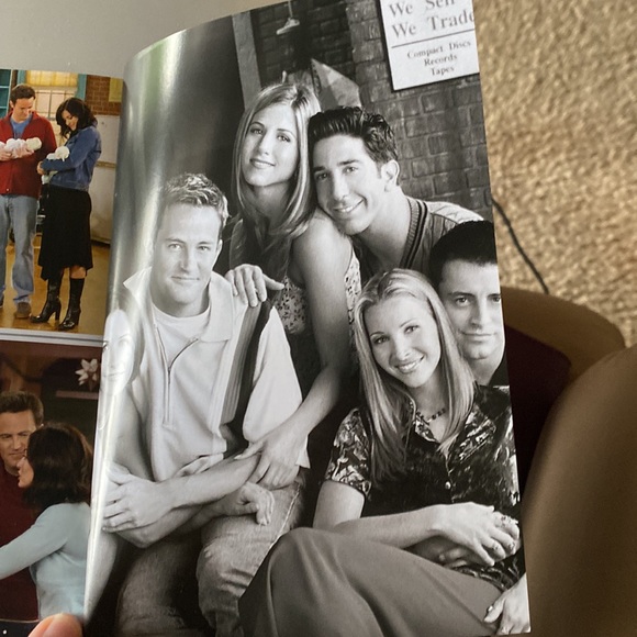 FRIENDS DVD Video Set - The Complete Series -10 Seasons - Picture 4 of 5